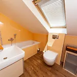 Atemberaubendes Penthouse Direkt Am Mit Meerblick, 2 Bikes, Fussbodenheizung, Privatparkplatz קריקווניצה