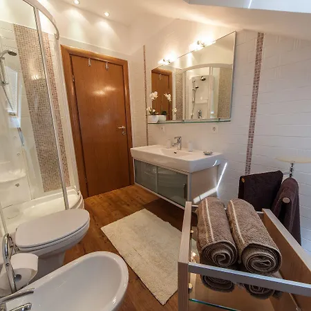 Atemberaubendes Penthouse Direkt Am Mit Meerblick, 2 Bikes, Fussbodenheizung, Privatparkplatz * Crikvenica